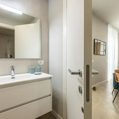 Navigli Elegante Oasi Di Comfort E Design דירה